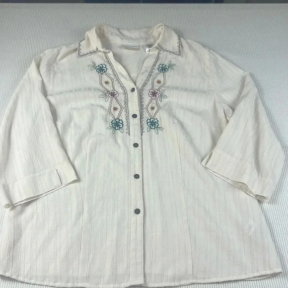 Alfred Dunner Womens Size 16W Embroidered Textured Button Up V-Neck Blouse - Picture 2 of 11